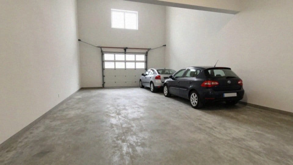 Czy garaż 35 m2 pomieści dwa samochody?