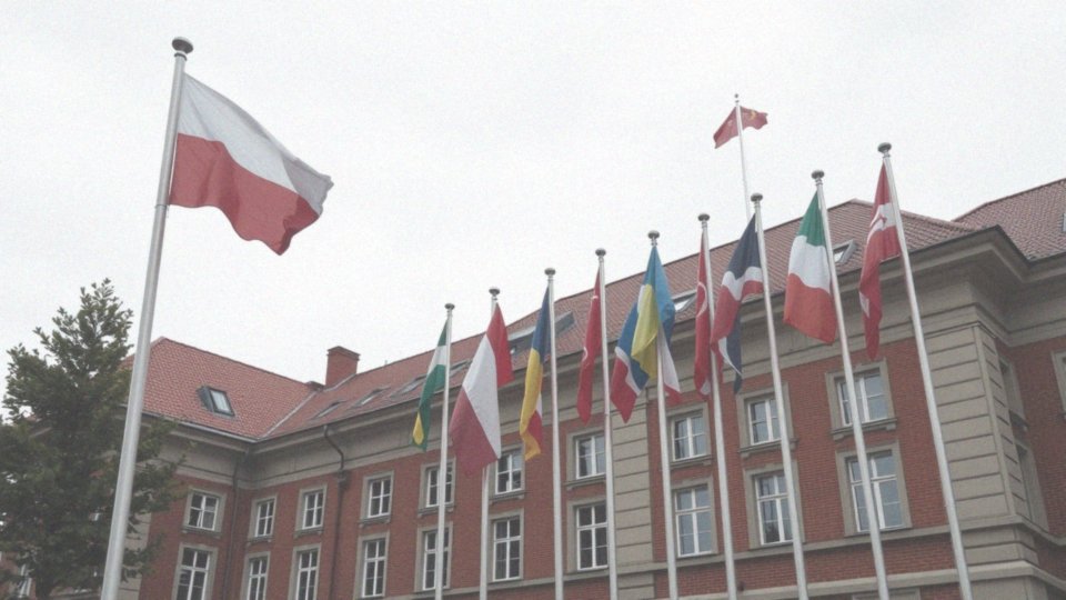 W jakiej kolejności wiesza się flagi województw?